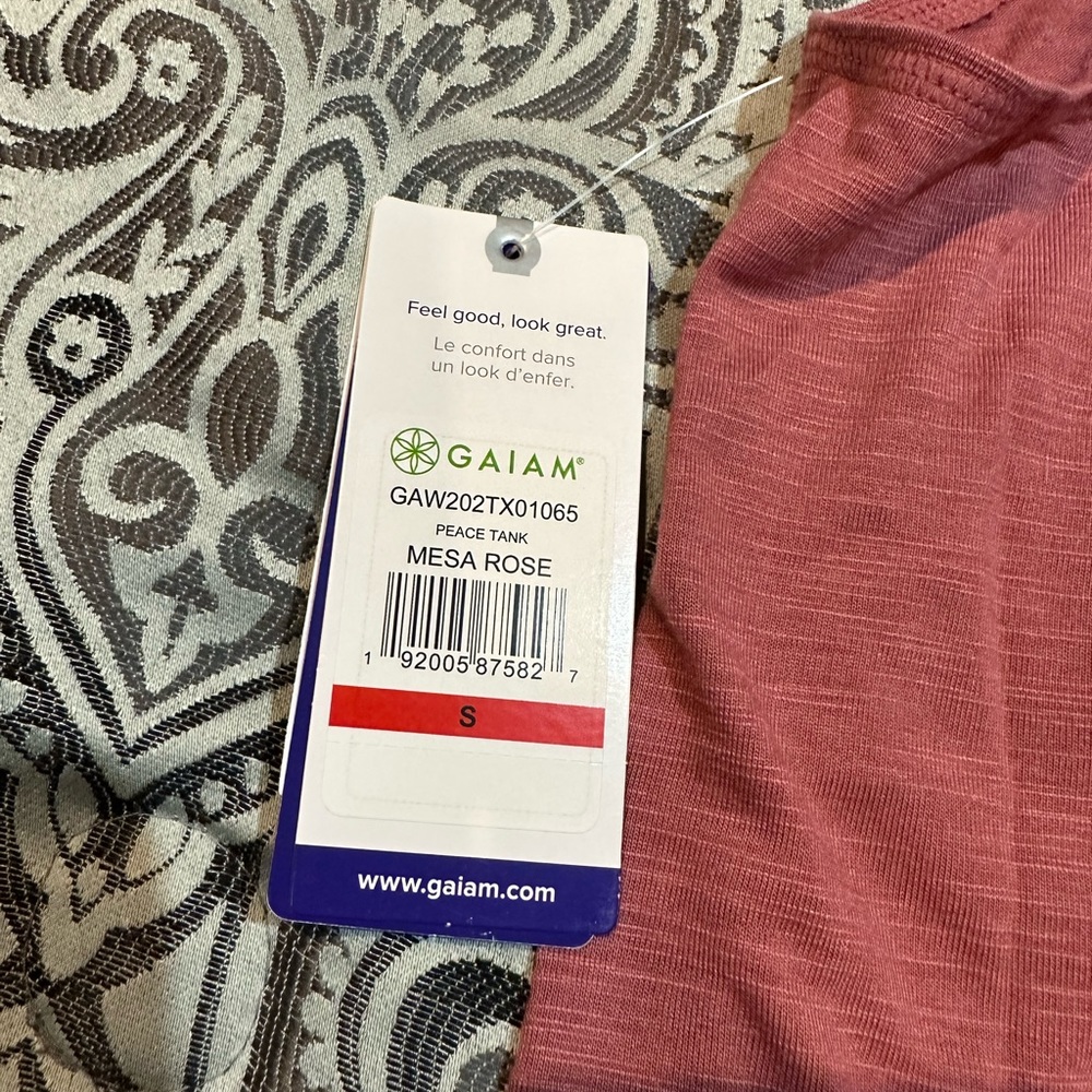 Gaiam peace tank size small in mesa rose NWT